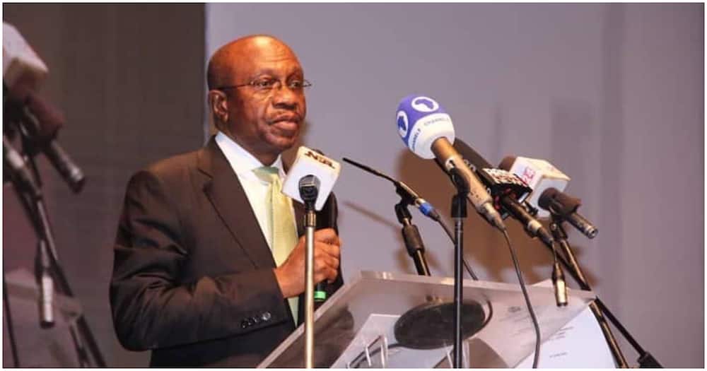 CBN Governor, Depositing Customers in Banks
